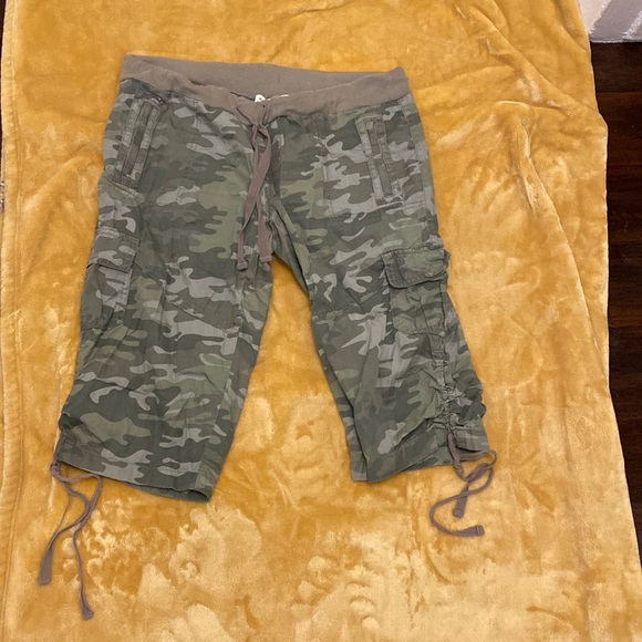 Army capries‎ - Picture 1 of 3